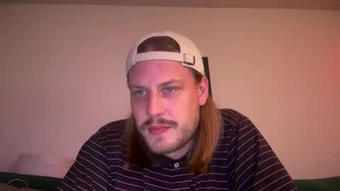 Snapshot of maxwatts95 chatting on 14, 10, 2025 Max Watts online show from 14, 10, 2025