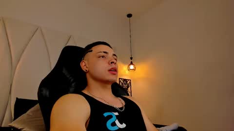 MAX online show from 4, 2, 2025