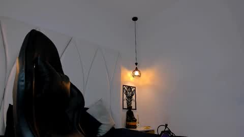 MAX online show from 6, 2, 2025