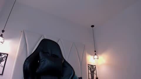 MAX online show from 19, 2, 2025