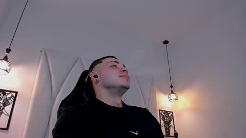 MAX online show from 21, 2, 2025