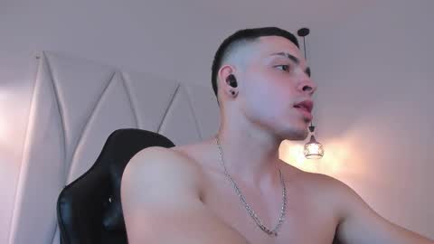 MAX online show from 26, 2, 2025