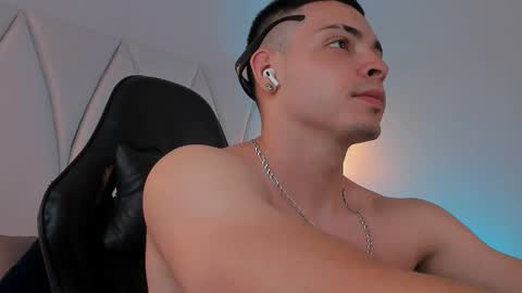 MAX online show from 7, 3, 2025