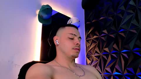 MAX online show from 11, 10, 2025