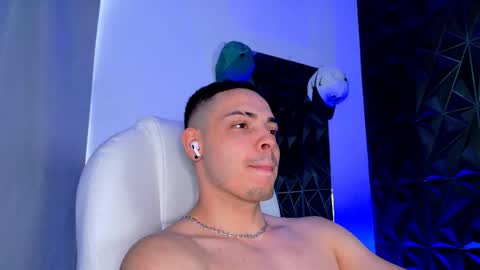 Snapshot of maxwell_dupont chatting on 15, 12, 2025 MAX online show from 15, 12, 2025