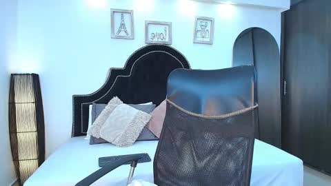 Snapshot of maxxicruz chatting on 10, 9, 2025 Maxxi online show from 10, 9, 2025