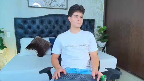 Snapshot of maxxicruz chatting on 4, 10, 2025 Maxxi online show from 4, 10, 2025