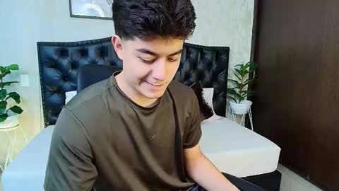 Snapshot of maxxicruz chatting on 14, 10, 2025 Maxxi online show from 14, 10, 2025