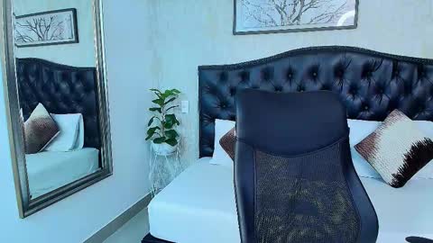 Snapshot of maxxicruz chatting on 16, 10, 2025 Maxxi online show from 16, 10, 2025