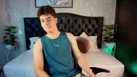 Snapshot of maxxicruz chatting on 22, 10, 2025 Maxxi online show from 22, 10, 2025