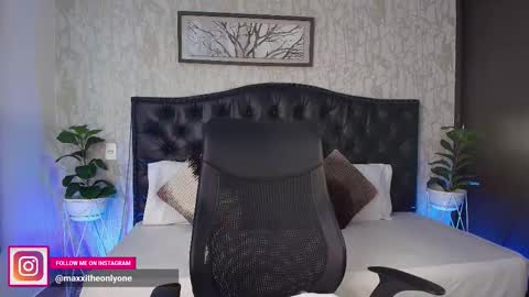 Snapshot of maxxicruz chatting on 8, 11, 2025 Maxxi online show from 8, 11, 2025