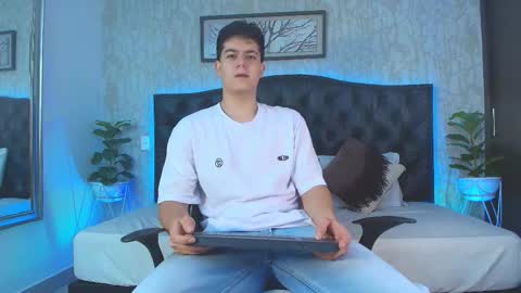 Snapshot of maxxicruz chatting on 14, 12, 2025 Maxxi online show from 14, 12, 2025