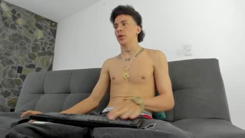 Snapshot of maxxx_bigcock chatting on 25, 6, 2026 Max online show from 25, 6, 2026