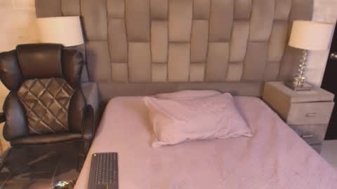 Snapshot of maxxxine_ chatting on 5, 11, 2025 Maxine Minx online show from 5, 11, 2025