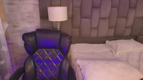 Snapshot of maxxxine_ chatting on 16, 11, 2025 Maxine Minx online show from 16, 11, 2025