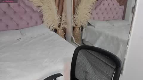 Snapshot of maxxxine_ chatting on 17, 12, 2025 Maxine Minx online show from 17, 12, 2025