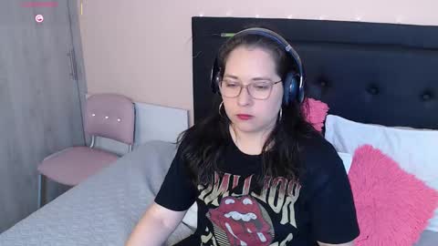 Snapshot of may_bloom chatting on 9, 9, 2025 May online show from 9, 9, 2025