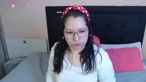 Snapshot of may_bloom chatting on 17, 9, 2025 May online show from 17, 9, 2025