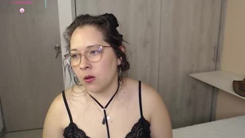 Snapshot of may_bloom chatting on 10, 10, 2025 May online show from 10, 10, 2025