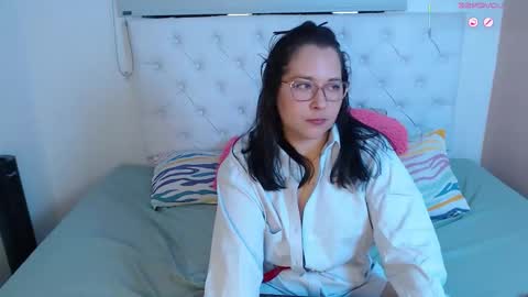 Snapshot of may_bloom chatting on 25, 11, 2025 May online show from 25, 11, 2025