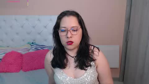 Snapshot of may_bloom chatting on 1, 12, 2025 May online show from 1, 12, 2025