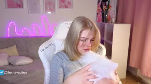 Snapshot of maya_blonde18 chatting on 1, 2, 2026 Maya online show from 1, 2, 2026