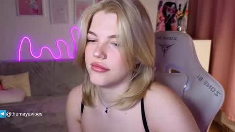 Snapshot of maya_blonde18 chatting on 5, 2, 2026 Maya online show from 5, 2, 2026