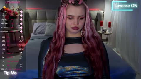 Snapshot of maya_mils chatting on 12, 3, 2025 Maya Mils online show from 12, 3, 2025