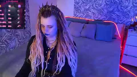Maya Mils online show from 4, 7, 2026