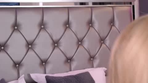 Snapshot of mayahales chatting on 28, 11, 2025 Maya online show from 28, 11, 2025