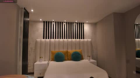 Snapshot of mayahoffman_ chatting on 20, 11, 2025 M A Y A H O F F M A N online show from 20, 11, 2025