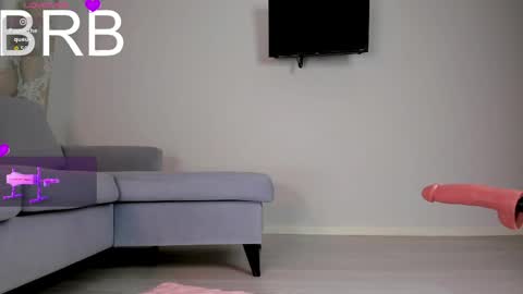 Mia online show from 2, 4, 2026