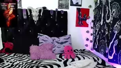 Snapshot of mayaredd chatting on 18, 11, 2025 mayaredd online show from 18, 11, 2025