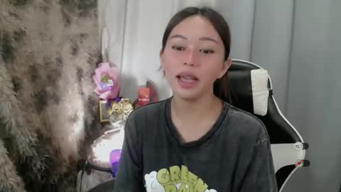 Snapshot of mayasally_ chatting on 18, 12, 2025 mayasally_ online show from 18, 12, 2025