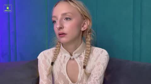 Snapshot of mayasnoww chatting on 31, 10, 2025 Maya online show from 31, 10, 2025