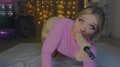 Snapshot of mayaster chatting on 11, 3, 2025 Maya online show from 11, 3, 2025