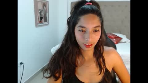 Snapshot of maydivaxox chatting on 8, 2, 2025 MAYA online show from 8, 2, 2025