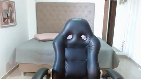 Snapshot of maydivaxox chatting on 4, 12, 2025 MAYA online show from 4, 12, 2025