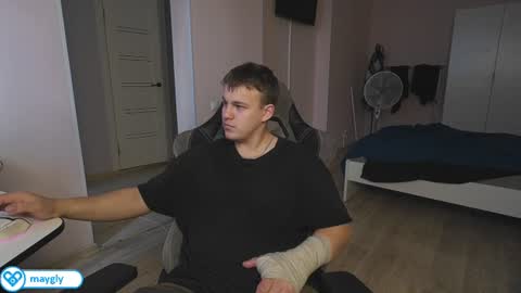 Snapshot of maygly chatting on 24, 6, 2026 Slava and Alextatto online show from 24, 6, 2026