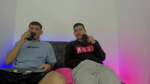 Snapshot of maykel_and_mike chatting on 19, 10, 2025 maykel_and_mike online show from 19, 10, 2025