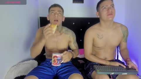 Snapshot of maykel_and_mike chatting on 13, 11, 2025 maykel_and_mike online show from 13, 11, 2025