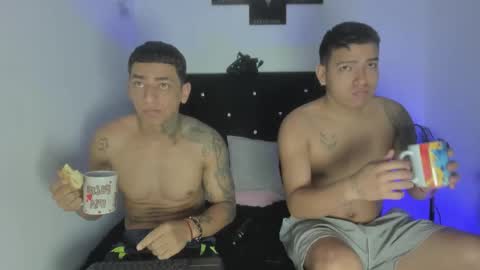 Snapshot of maykel_and_mike chatting on 17, 11, 2025 maykel_and_mike online show from 17, 11, 2025