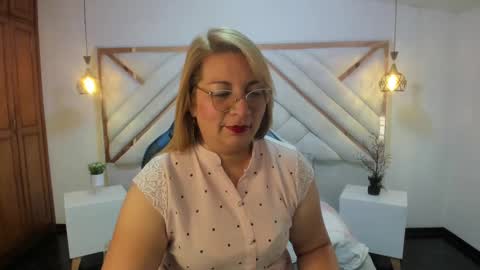 Mailyn online show from 8, 3, 2025