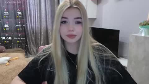 Snapshot of maymallorie chatting on 13, 12, 2024 may online show from 13, 12, 2024