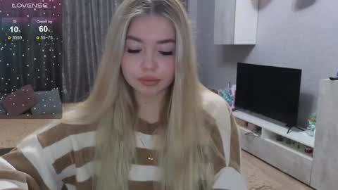 Snapshot of maymallorie chatting on 5, 1, 2025 may online show from 5, 1, 2025