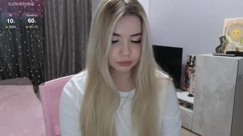 Snapshot of maymallorie chatting on 2, 2, 2025 may online show from 2, 2, 2025