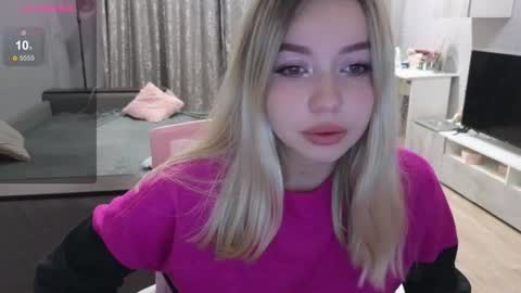 Snapshot of maymallorie chatting on 14, 9, 2025 may online show from 14, 9, 2025