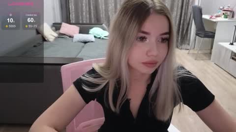 Snapshot of maymallorie chatting on 7, 10, 2025 may online show from 7, 10, 2025