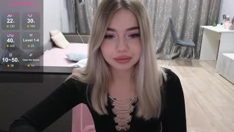Snapshot of maymallorie chatting on 9, 10, 2025 may online show from 9, 10, 2025