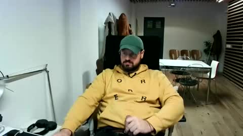 Snapshot of maythe4bwu chatting on 19, 12, 2024 maythe4bwu online show from 19, 12, 2024